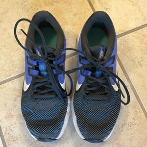 Women’s Nike Free Running sneakers